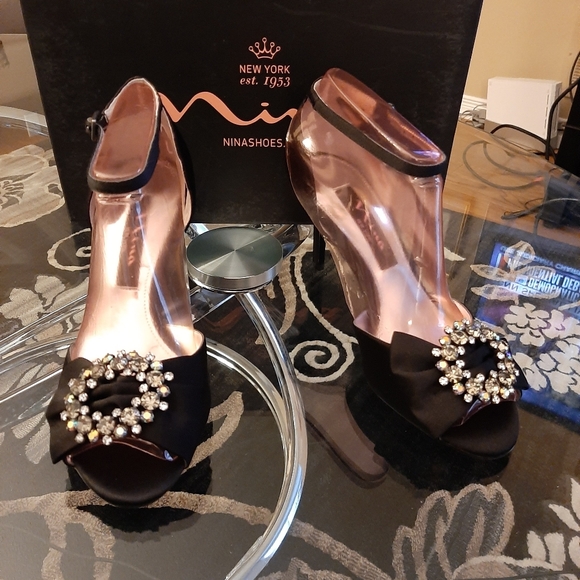 Ladies shoes - Picture 1 of 8